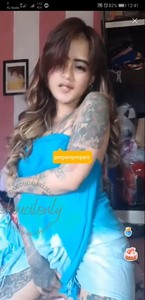 Mbak Tata pamer pentil toket