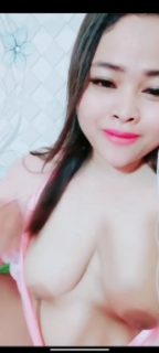 Mbak Sari pamerin toketnya dong