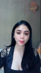 Kylie belahan dada mulus nih