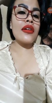 FJ Lana ngangkang colok memek