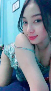 Julia Cantik Bening Mango Live