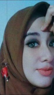 Bella Hijab cuma pake beha hitam sexy binal