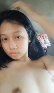 Dona colmek remas toket rebahan