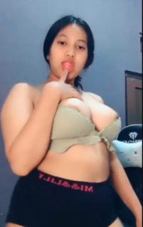 Vira Nenen Besar Bulat Menggoda