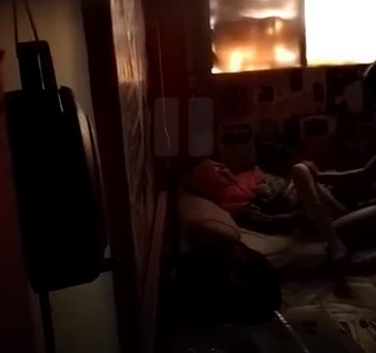 Ngintip Cewek Jilbab Pink Mesum di Kost-an