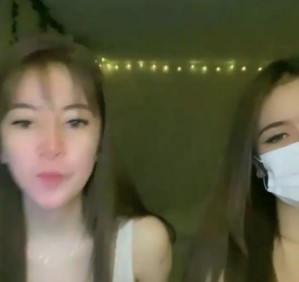 Duo Gadis Cantik Lesbi? Mango Live Barbar