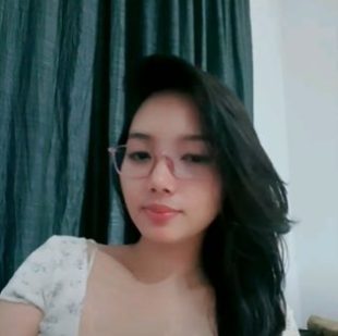 Leaaa Glowing Pensiun Live Bugil Barbar