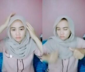 Vita Ukhty Nakal Pamer Belahan Susu Beha Item