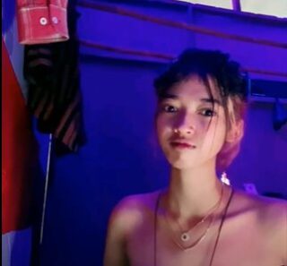 Toketnya Hilly WK Makin Besar Ya Bund