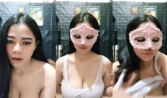 Bintang Dildo Colok Memek Ngangkang Dulu